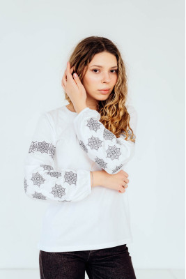 Вишиванка жіноча